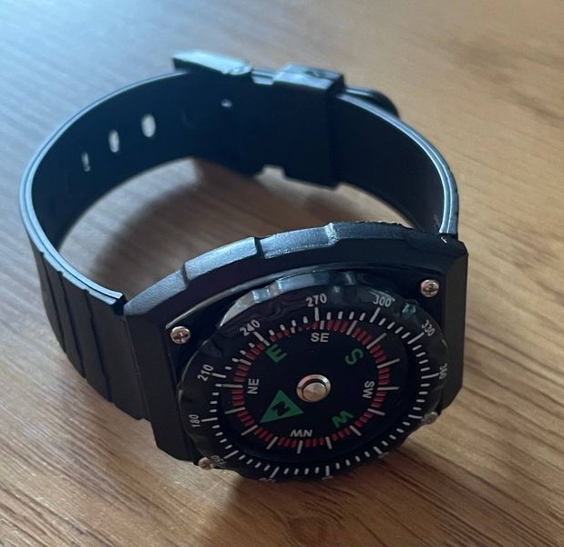 Компас наручный Mil-Tec черный тактический жидкостный с регулируемым ремешком 2401 фото